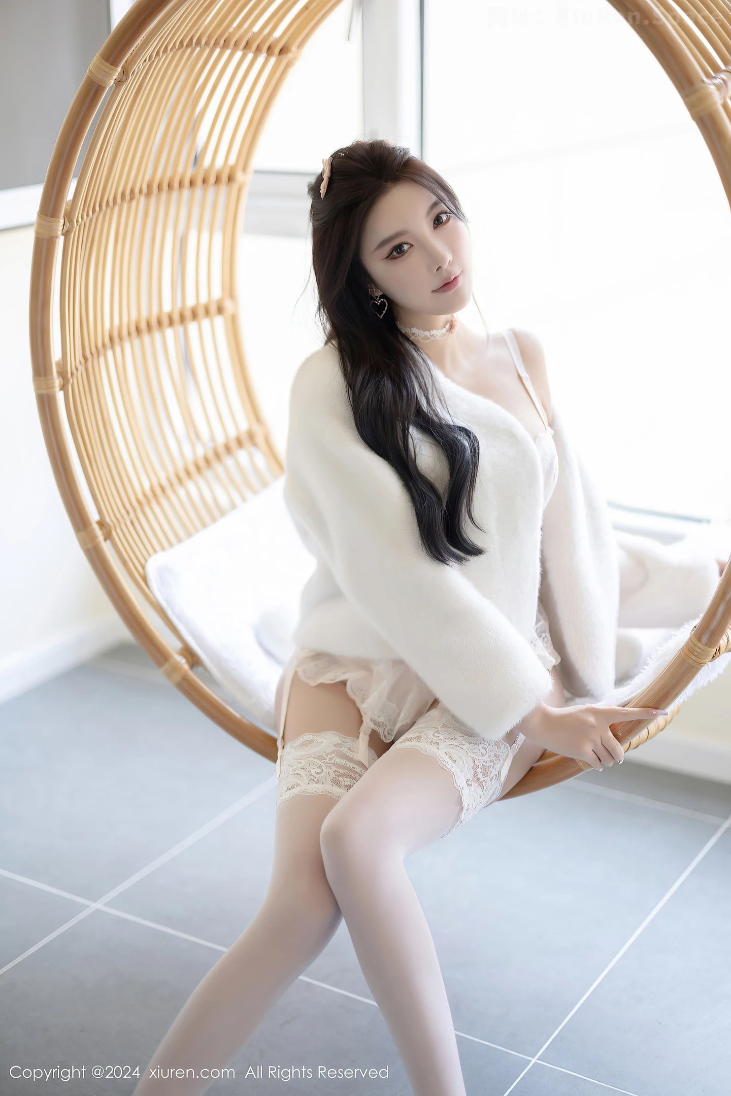 图片[3]-[XiuRen秀人网]VOL.8570 女神杨晨晨Yome性感白色连衣短裙配白丝吊袜秀完美身材诱惑写真80P-秀人网官方网站